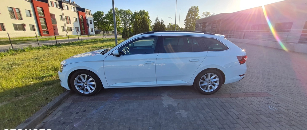 Skoda Superb cena 83500 przebieg: 93000, rok produkcji 2017 z Ełk małe 667